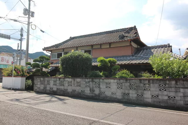 JR Nagasaki Main Line "Saga" Station, 3500m on foot [bus available], 19 minutes by bus, Hayatsu River Line, in front of driving school, 3 minutes on foot