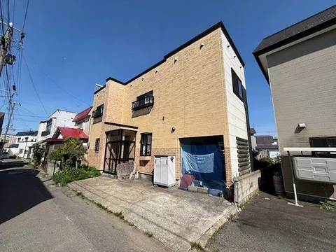 Located in a quiet residential area of Kanazawa 2-chome♪ A spacious 7DK unit built in Heisei 3 for large families♪