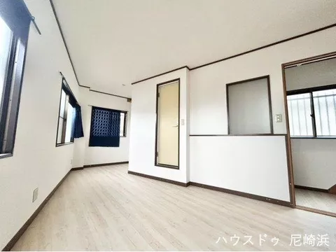 ■Online reservations now accepted■ 8 minutes on foot from the station■ Corner lot & south-facing■ Toilets, washbasins, and bathrooms on the 1st and 2nd floors