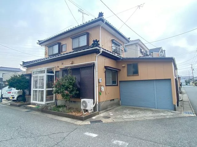 [Matsubara Elementary, Third Junior High Area] Within walking distance to elementary and junior high schools♪ A 5DK house.