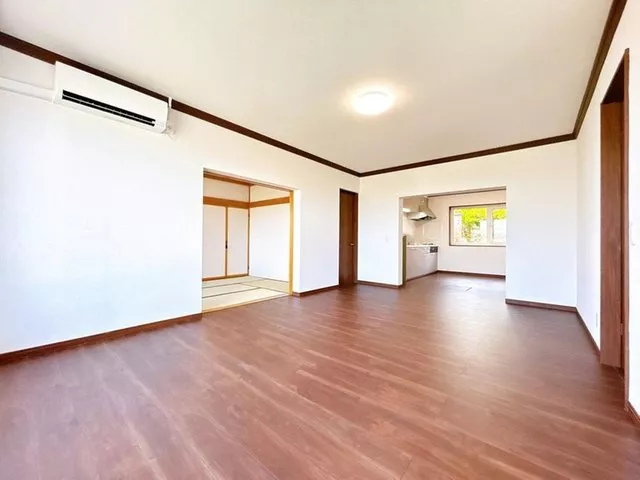 [Open House Scheduled] Interior and Exterior Renovation Planned / Water Fixtures Replacement / Parking for 3 Cars Available / Front Road Width 9m