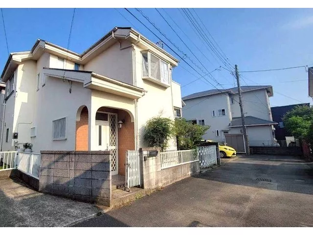 Quiet residential area, no building conditions, attractive surrounding environment, park nearby