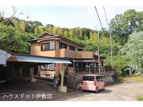 Land area of 83 tsubo, building area of 43 tsubo for a spacious environment, with a wide wooden deck, 4LDK.