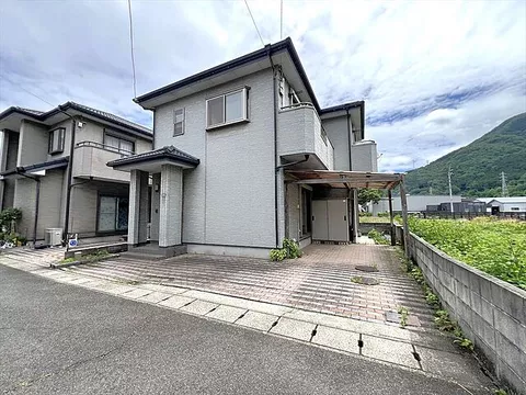 Used single-family home in Higashi-Miyoshi Town, Kamō