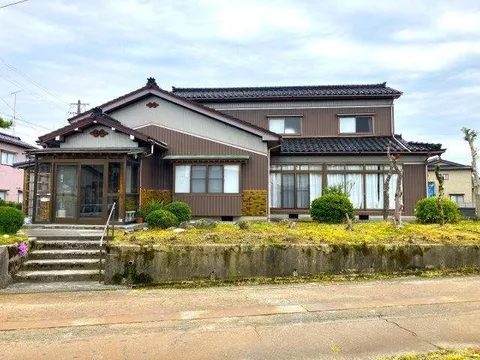 [Spacious 7DK] Within walking distance to elementary school, about 6 minutes by car to shopping town