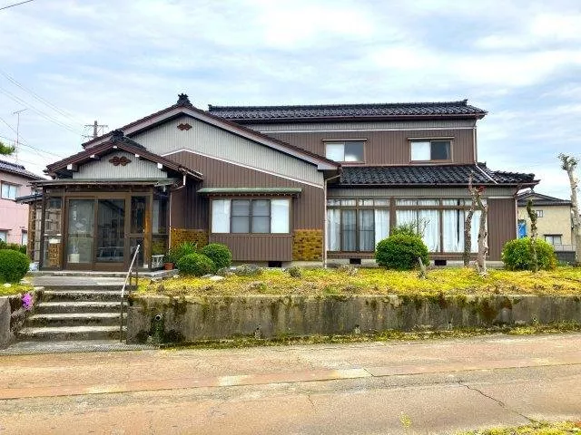 [Spacious 7DK] Within walking distance to elementary school, about 6 minutes by car to shopping town