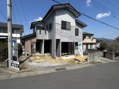 / Currently for sale / From 30,000 yen per month! A house with a living staircase and a loft☆