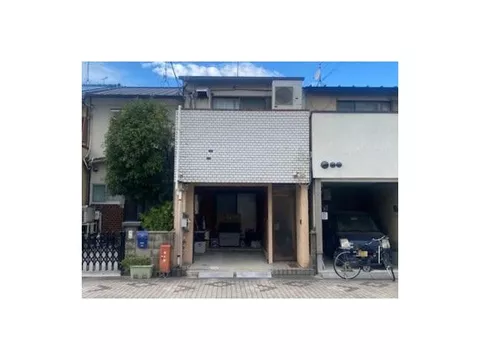 Fully renovated in 2008. Can be used for residential or rental purposes.
