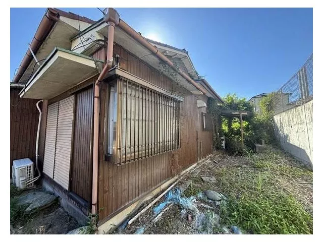 ◆Site area over 140 tsubo◆With separate building◆Single-story house◆Close to elementary and junior high schools, convenience store◆