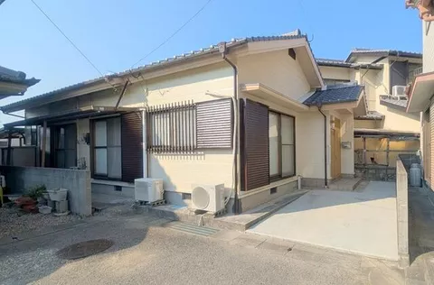 Niihama City, Sawatsu Town 1-chome, single-story building, 2LDK