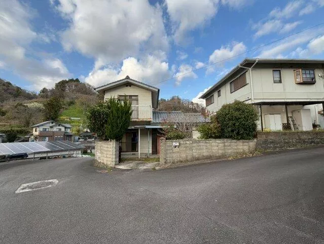 Shimoitai-cho, Matsuyama-city (Dogo Onsen station) 2F 3LDK

2.9 million yen