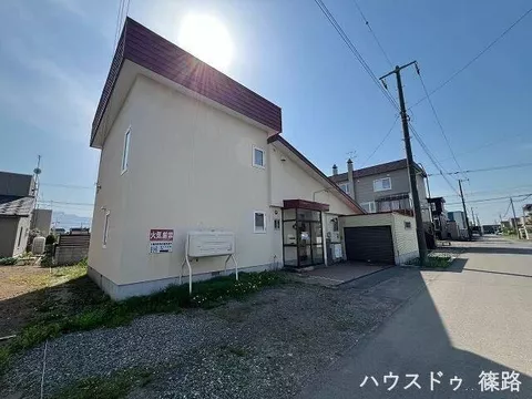【Land area 86 tsubo × LDK 20.5 tatami】Parallel parking for 2 cars available! A well-shaped lot with a garden over 10 tsubo.