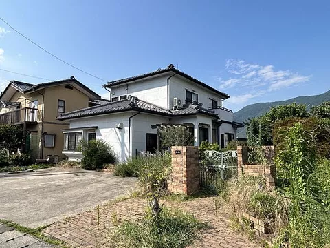 Used single-family home in Chikuma City, Kamiyamada