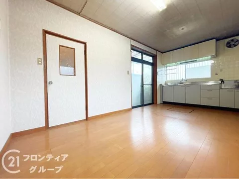【14 minutes on foot to Ukihoko Station on the Minami Osaka Line + Immediate viewing available】 ■ 4DK with two sides of sunlight in all rooms