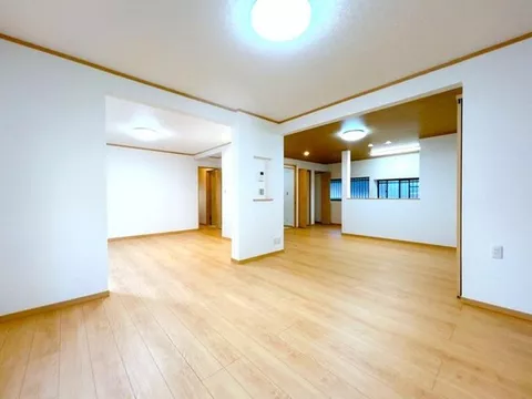 [Open House Held] Interior and Exterior Renovation Completed / LDK over 30 tatami mats / Earthquake Resistance Work Scheduled