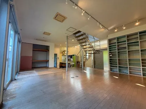 8 minutes on foot from Honjo Station! A fully electric home with a spacious 32-tatami LDK featuring attractive skeleton stairs♪