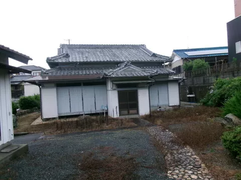Notes: Accessory building available: Wooden single-story garage 33.12m2657523. Viewing by reservation from June 26 (Friday) to June 29 (Monday). Same-day reservations accepted. Please let us know your preferred date. [Current sale until June 29] [Nearby facilities] - 1600m (20 minutes on foot) to Hirosaki City Kikyōno Elementary School - 950m (12 minutes on foot) to Hirosaki City Fourth Junior High School - 1000m (13 minutes on foot) to Yunbasu Tree Shop - 1000m (13 minutes on foot) to Seven-Eleven Hirosaki Kikyōno Store - 2000m (25 minutes on foot) to Hirosaki Gakuin University Mae Station [Recommended points] - 5-year warranty after termite prevention work - Proposals tailored to customer preferences regarding repayment amounts and loan amounts. Feel free to consult even if you are new to housing loans. *Since this is a property sold by our company, viewings are available at any time. Please let us know your preferred date by phone or email.