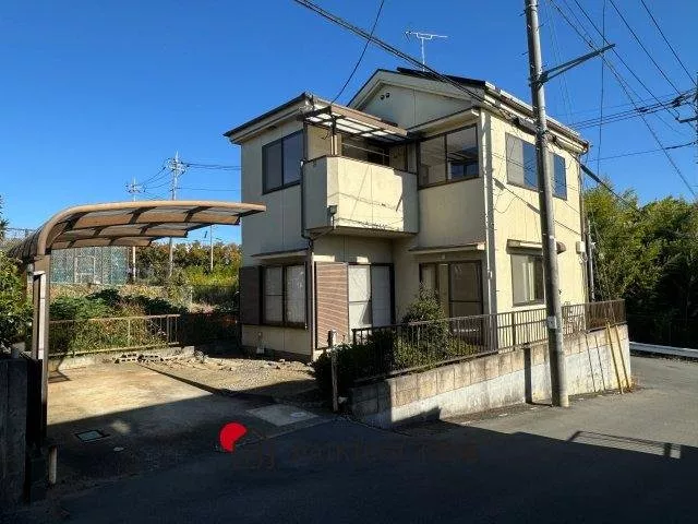 A living-dining-kitchen where children can run around! Good sunlight and easy to dry laundry!