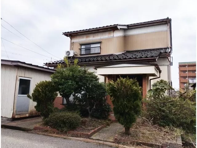 Nomura (Etchu Nakagawa Station) 3.8 million yen