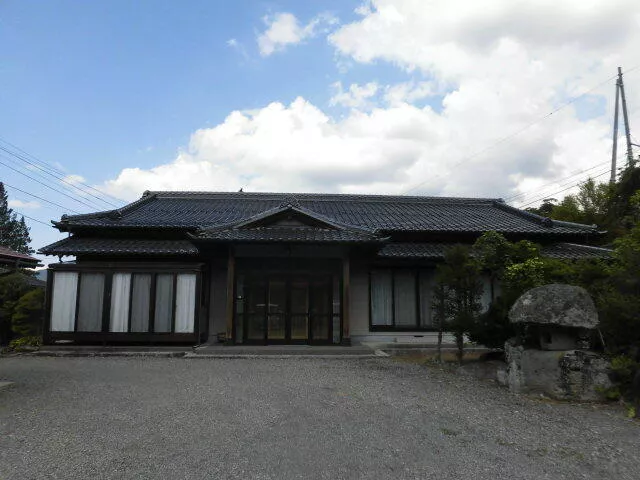 JR Shin'etsu Main Line "Nagano" Station, 21 minutes on foot