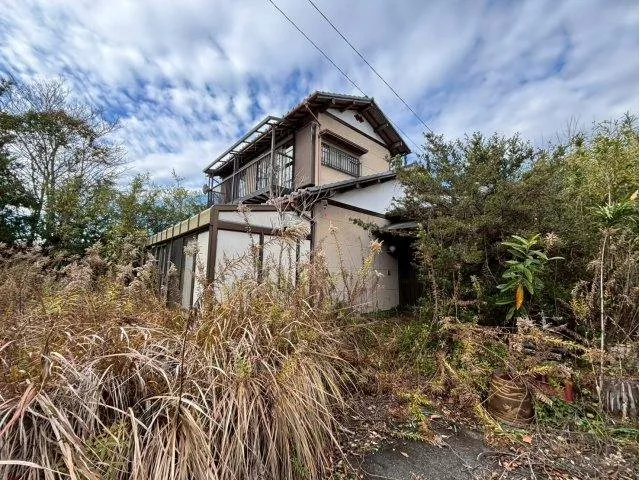Spacious 178-tsubo 4LDK detached house ♪ Within a 10-minute walk to convenience stores and supermarkets♪