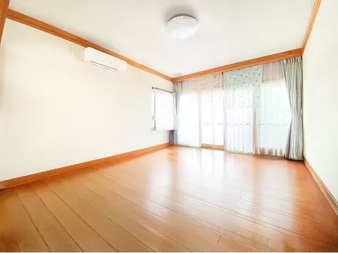 Spacious 5SLDK × parking for 3 cars available! A used house that fulfills a comfortable lifestyle - Image 3