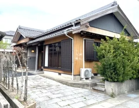 Nishio City, Isshikimachi Isshikiyama Arako (Fukuchi Station) Single-story building 3DK