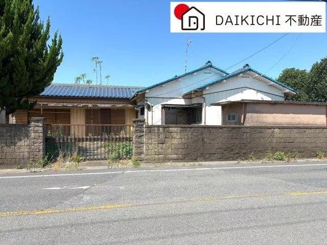 Spacious single-story house with plenty of rooms♪ Parking available for 2 cars! Located a 11-minute walk from the supermarket!