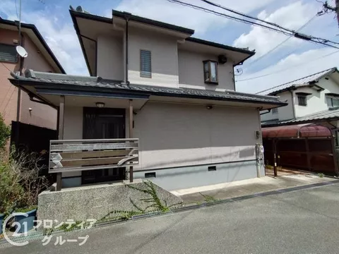 【Spacious 5DK】 ■Well-equipped for household chores ■Includes one parking space outside