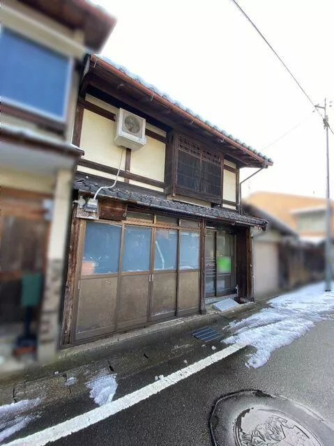 Matsueda, Izushi Town, Toyooka City (Ehara Station) 2F 5DK

1,200,000 yen