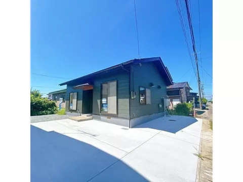 [Open House] [Interior and exterior renovation completed] [New water facilities replaced] [Exterior painting completed]