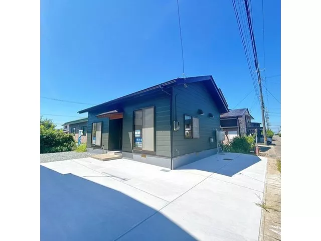 [Open House] [Interior and exterior renovation completed] [New water facilities replaced] [Exterior painting completed]