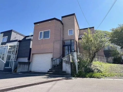【9-minute walk from the station】6LDK suitable for two families♪ The integrated garage with indoor access has a height of 2.2m♪