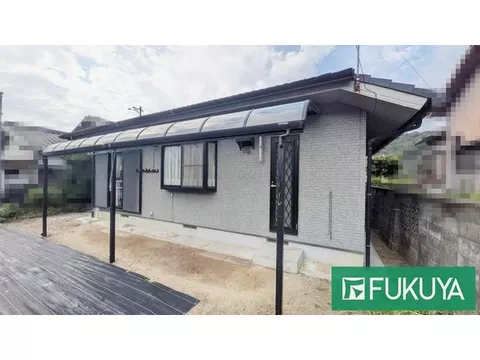 ◆Approximately 91 tsubo of land with a 2LDK, spacious garden suitable for gardening◆ Parking for 5 cars available
