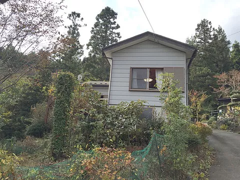 Used single-family home Fujikyu Railway Tsuru City Station 40 minutes by bus, 5 minutes on foot from Karasawa