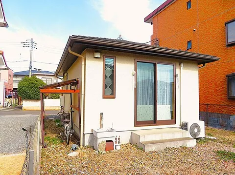 Used single-family home in Kamitoriya 1-chome, Oyama City, studio house (built in 2012)
