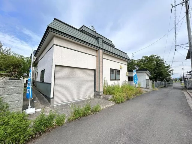 [Open house held] [Immediate occupancy available] Current sale until July 13 / Garage with electric shutter