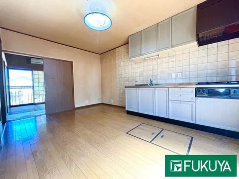 ・Quiet residential area; suitable layout for singles to families.