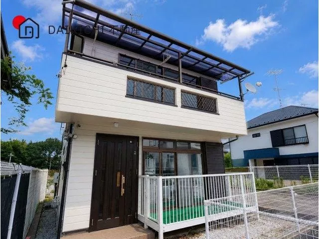 Spacious 18-tatami LDK! You can fit a large sofa and TV too♪