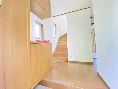 South-facing × Storage in all rooms. Land approximately 42 tsubo, spacious LDK over 15 tatami mats, 3LDK house - Image 1