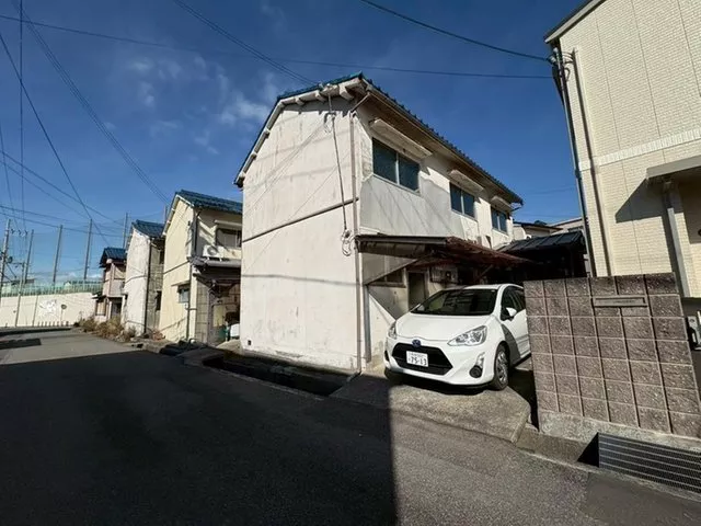 Close to the sea, 10 minutes to Misaki Koen Station on the Nankai Main Line. A building that can also be used for income!