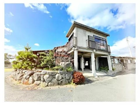 Corner lot with good sunlight♪ Parking for 2 cars in parallel! Located a 4-minute walk from Chikuho Electric Railway Kusubashi Station♪
