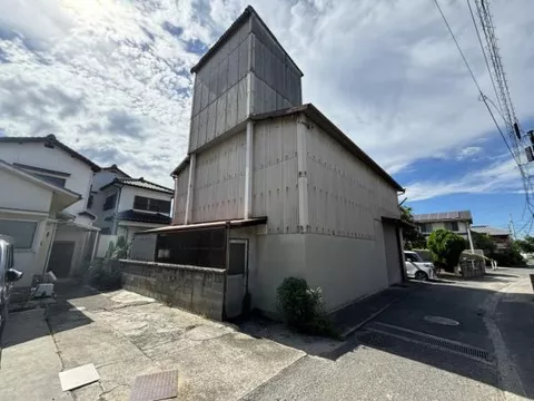 Niihama-shi, Niihama Shinonome-cho 2-chome (Niihama Station) One-story building, studio

3.8 million yen