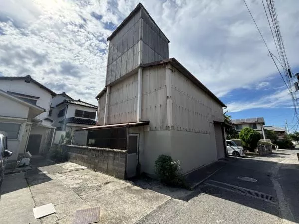 Niihama-shi, Niihama Shinonome-cho 2-chome (Niihama Station) One-story building, studio

3.8 million yen