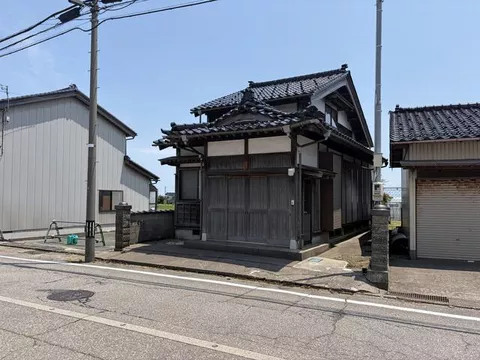 Oyabe City Suetomo (Isurugi Station) Single-story building 3DK