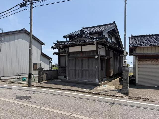 Oyabe City Suetomo (Isurugi Station) Single-story building 3DK