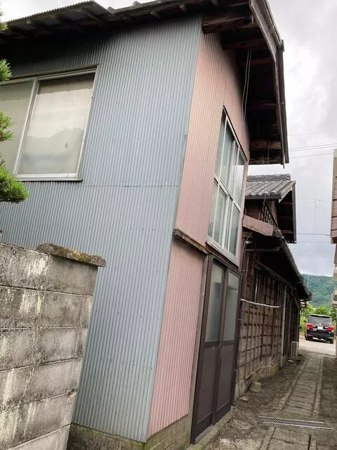 2F 4LDK, 2F, Aza Urazyo, Ishii-machi, Meisei-gun

2,000,000 yen
