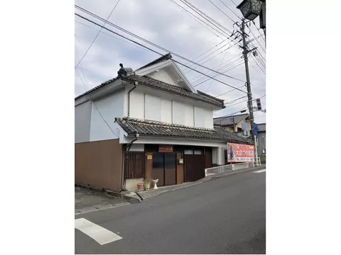 13 minutes on foot from Hita Station. A charming building along the river!