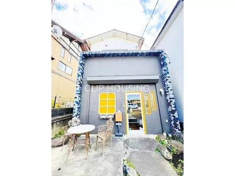 Reduce startup costs! Residential property with a store for 11.8 million yen!