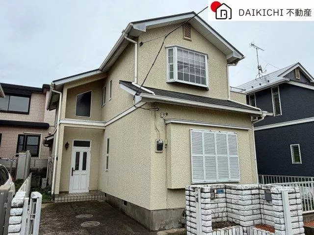 Convenient for shopping & a 4LDK used detached house built by Kinoshita Construction. Affordable at 7 million yen!